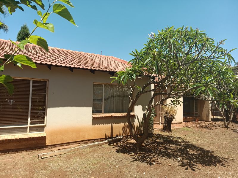 Unlock Your Dream Home in Freehold - Photo 2