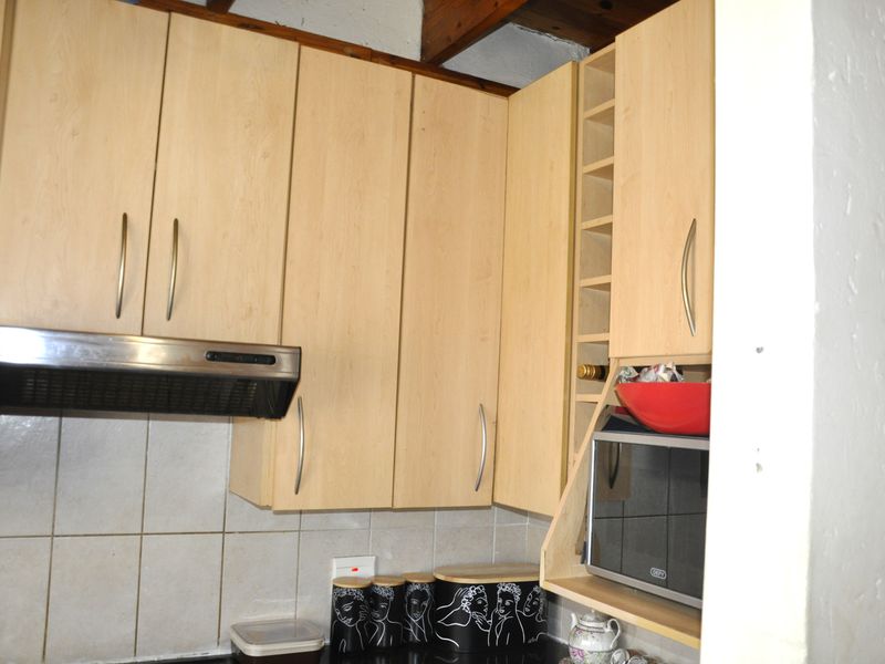 Loft Apartment with Views in Erand Gardens, Midrand - Photo 4