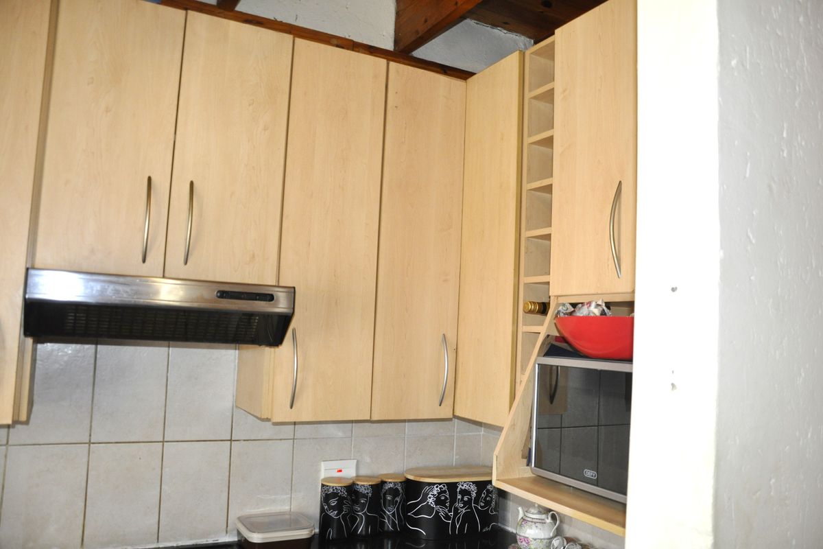 Loft Apartment with Views in Erand Gardens, Midrand - Photo 4