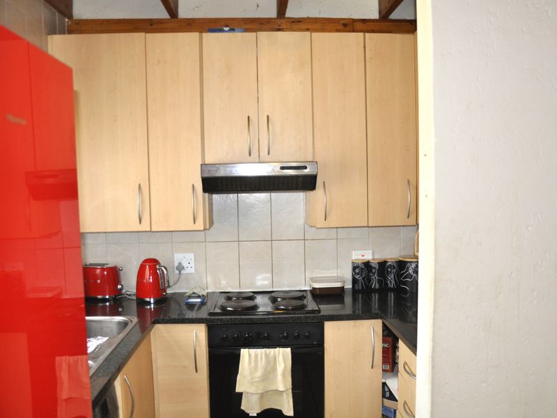 Loft Apartment with Views in Erand Gardens, Midrand - Photo 2