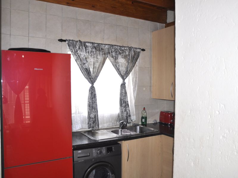 Loft Apartment with Views in Erand Gardens, Midrand - Photo 3