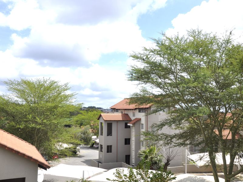Loft Apartment with Views in Erand Gardens, Midrand - Photo 1