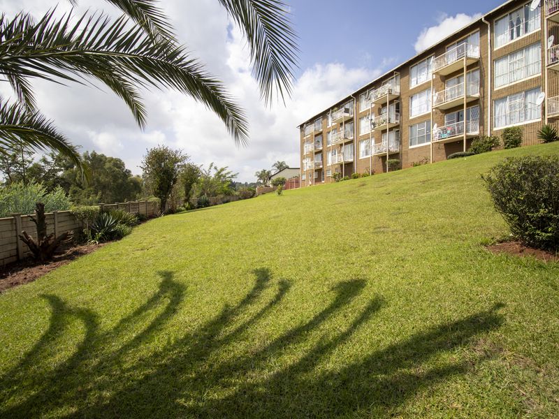 LARGE 3 BED 2 BATH GEM WITH A VIEW - Photo 1