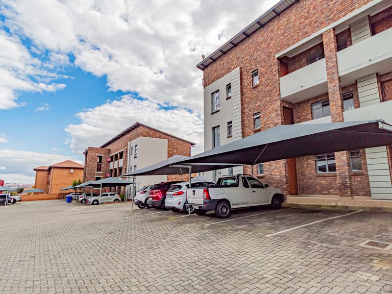 Secure estate livng in Amberfield, Rooihuiskraal North - Photo 1