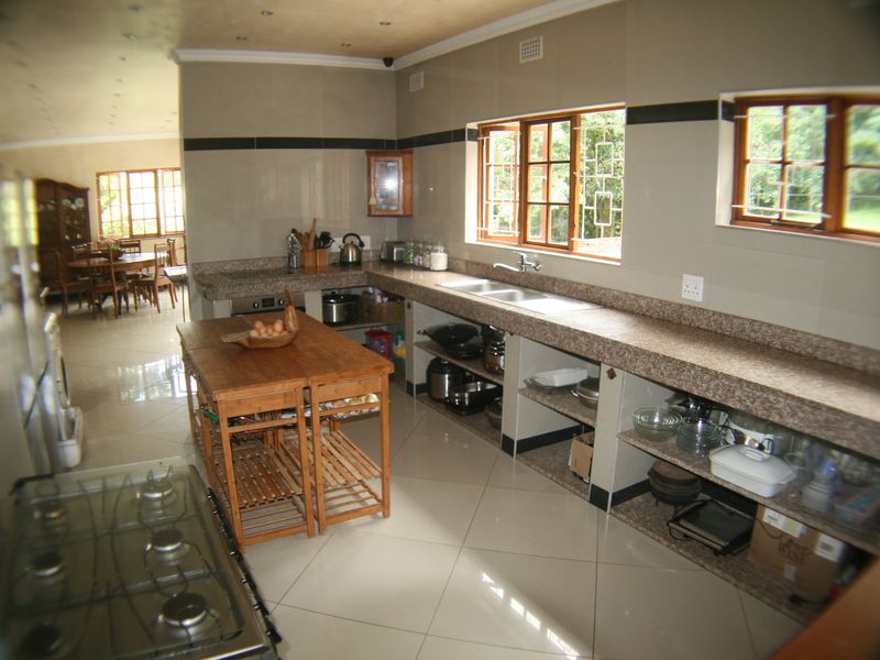 COASTAL HOME NESTLED IN LARGE NATURAL GARDEN - Photo 5