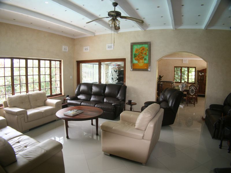 COASTAL HOME NESTLED IN LARGE NATURAL GARDEN - Photo 10