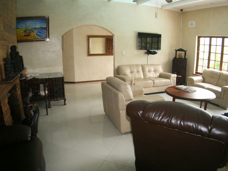 COASTAL HOME NESTLED IN LARGE NATURAL GARDEN - Photo 9