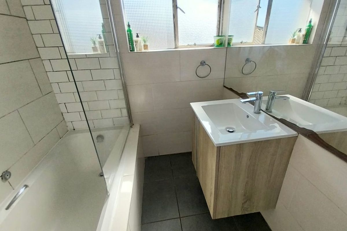 2 Bedroom Apartment in  Windermere Court - Photo 5