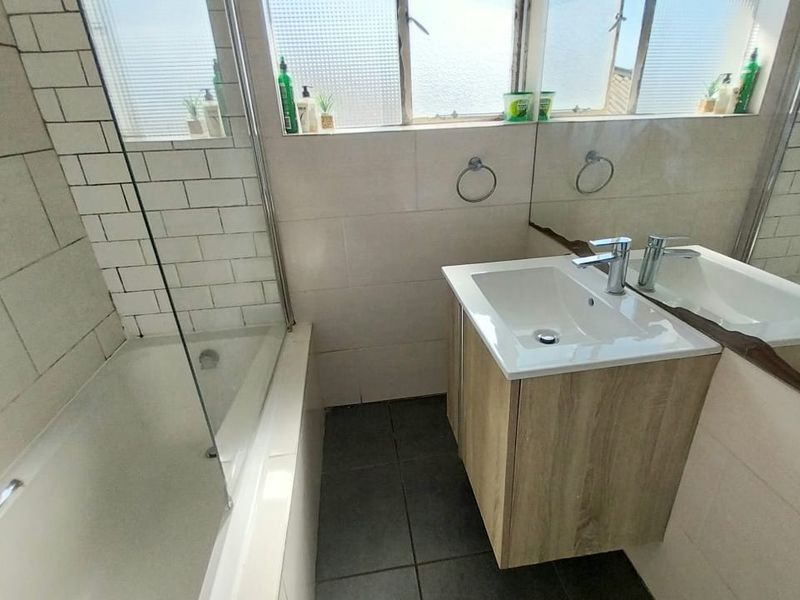 2 Bedroom Apartment in  Windermere Court - Photo 5