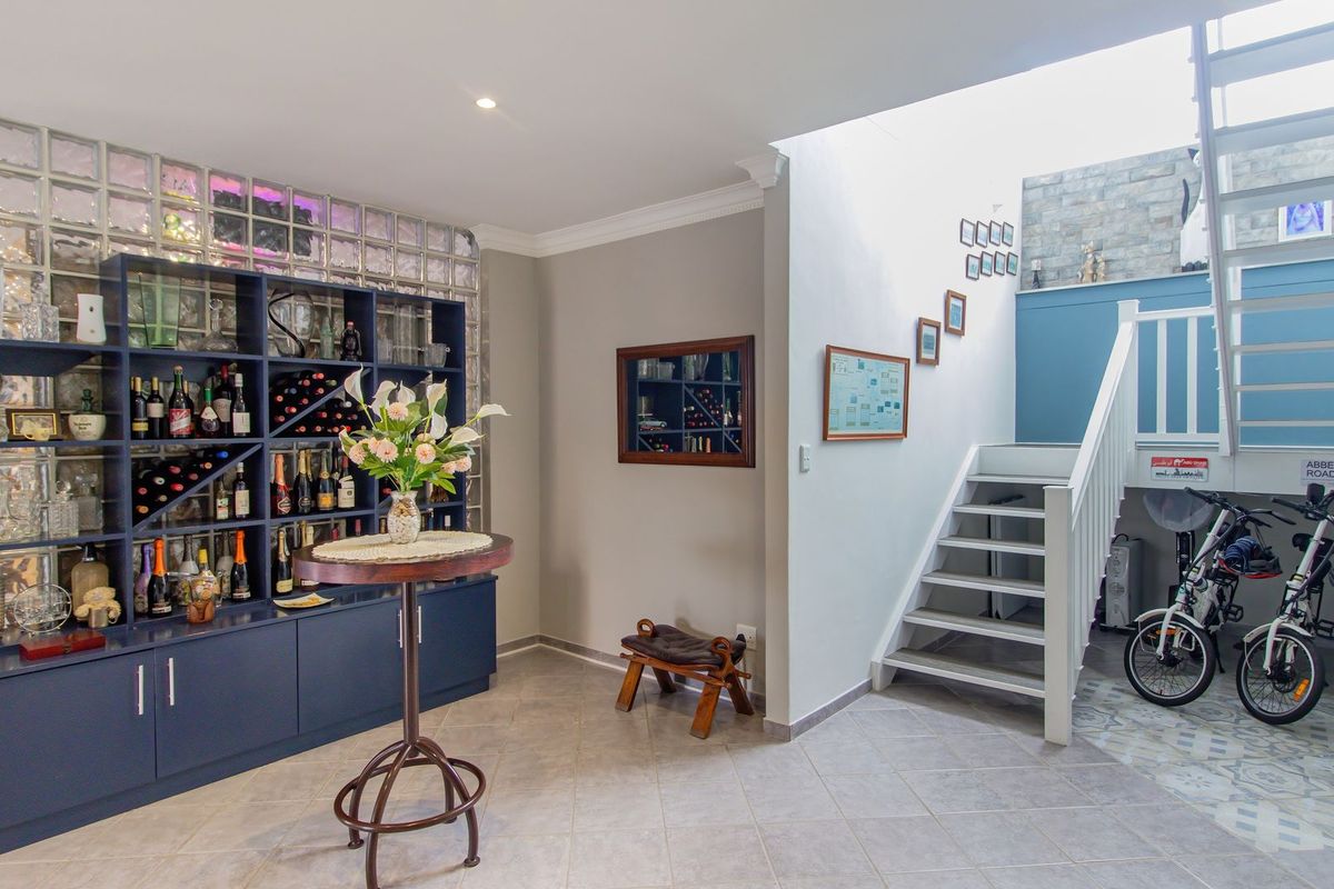 4 Bedroom House for sale in Yzerfontein - Photo 4