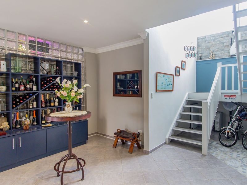 4 Bedroom House for sale in Yzerfontein - Photo 4