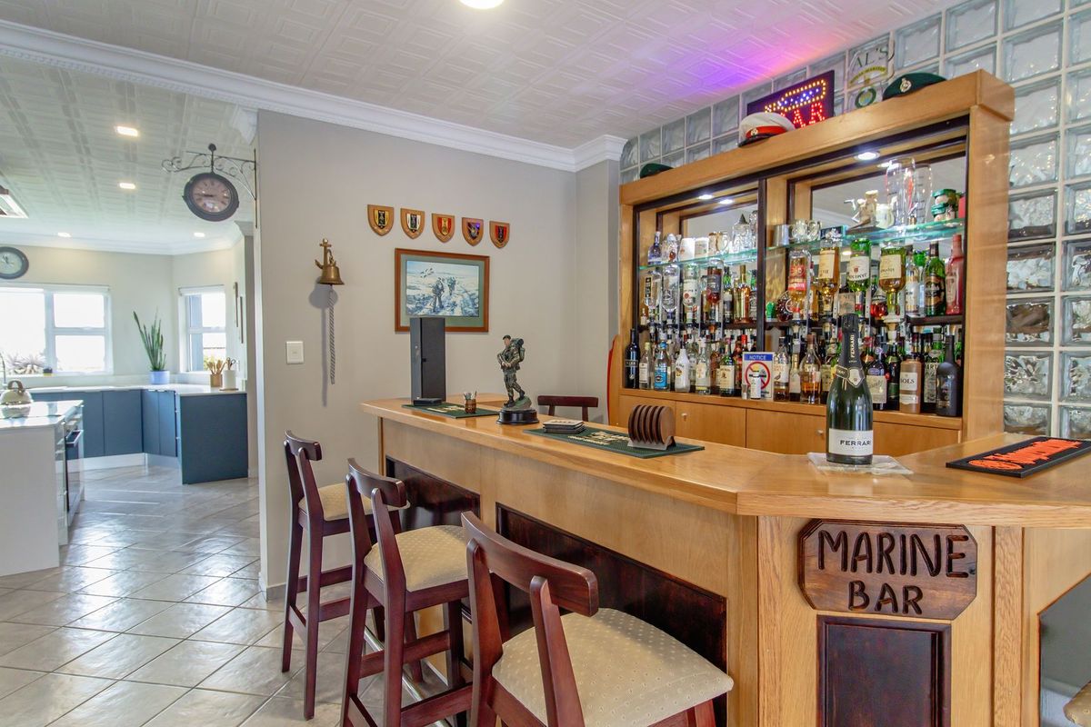 4 Bedroom House for sale in Yzerfontein - Photo 5