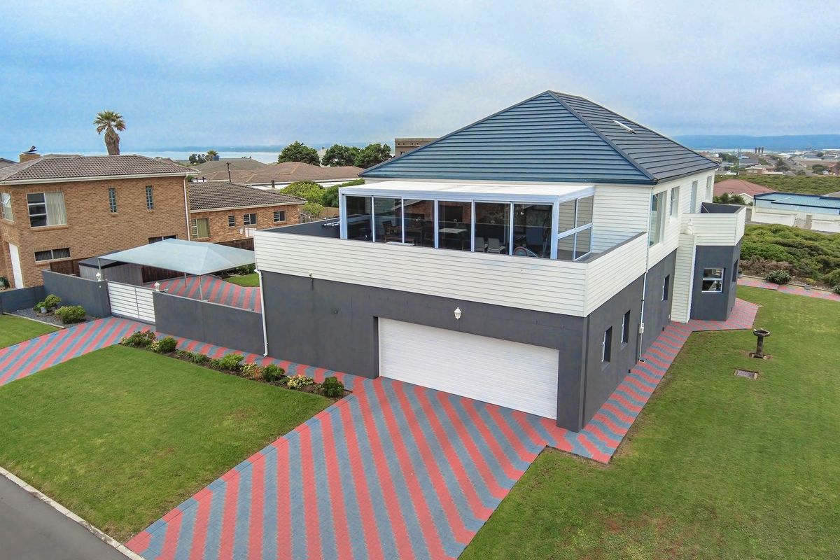 4 Bedroom House for sale in Yzerfontein - Photo 2