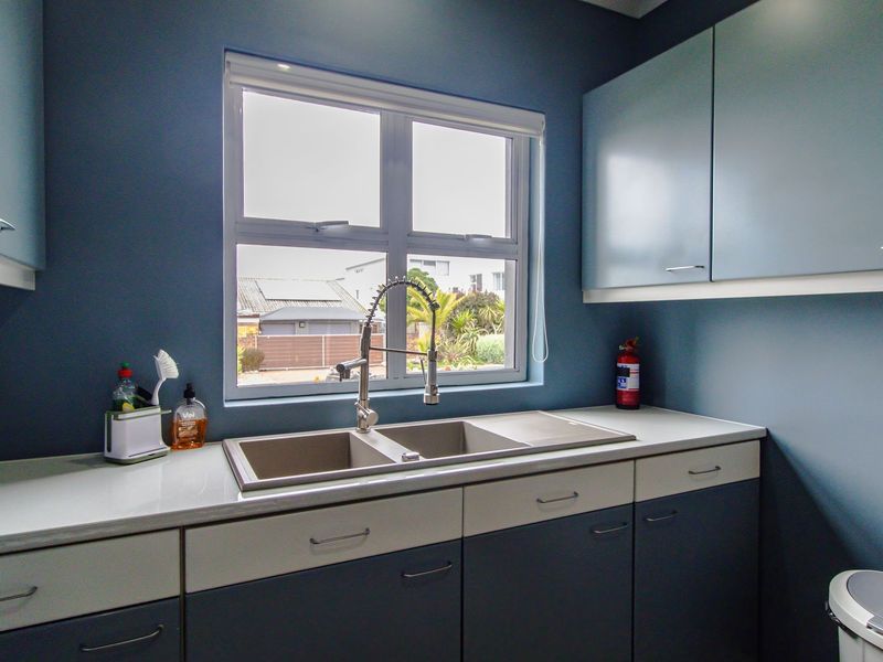 4 Bedroom House for sale in Yzerfontein - Photo 10