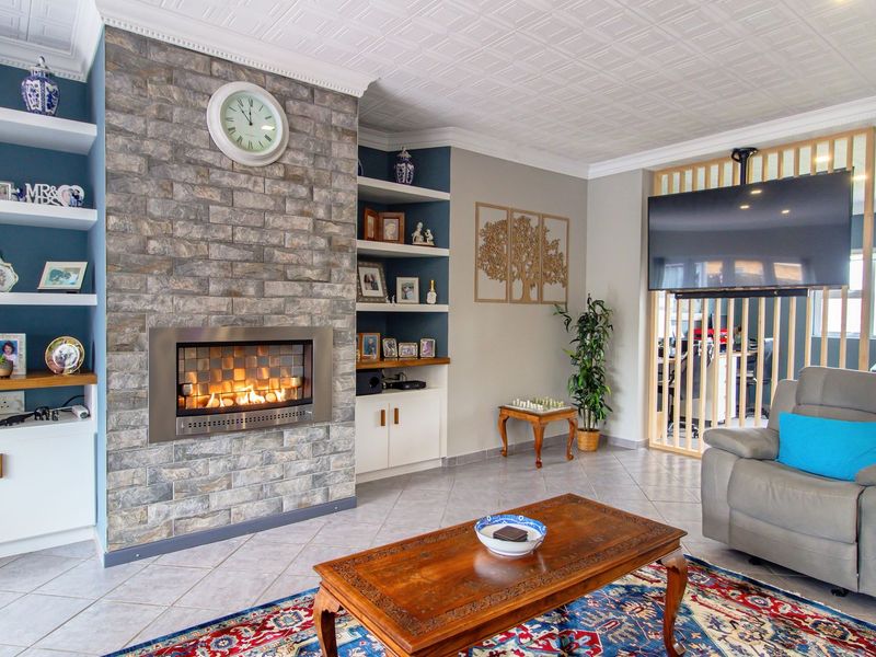 4 Bedroom House for sale in Yzerfontein - Photo 7