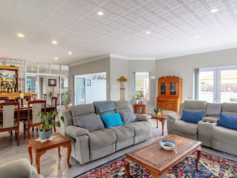 4 Bedroom House for sale in Yzerfontein - Photo 6