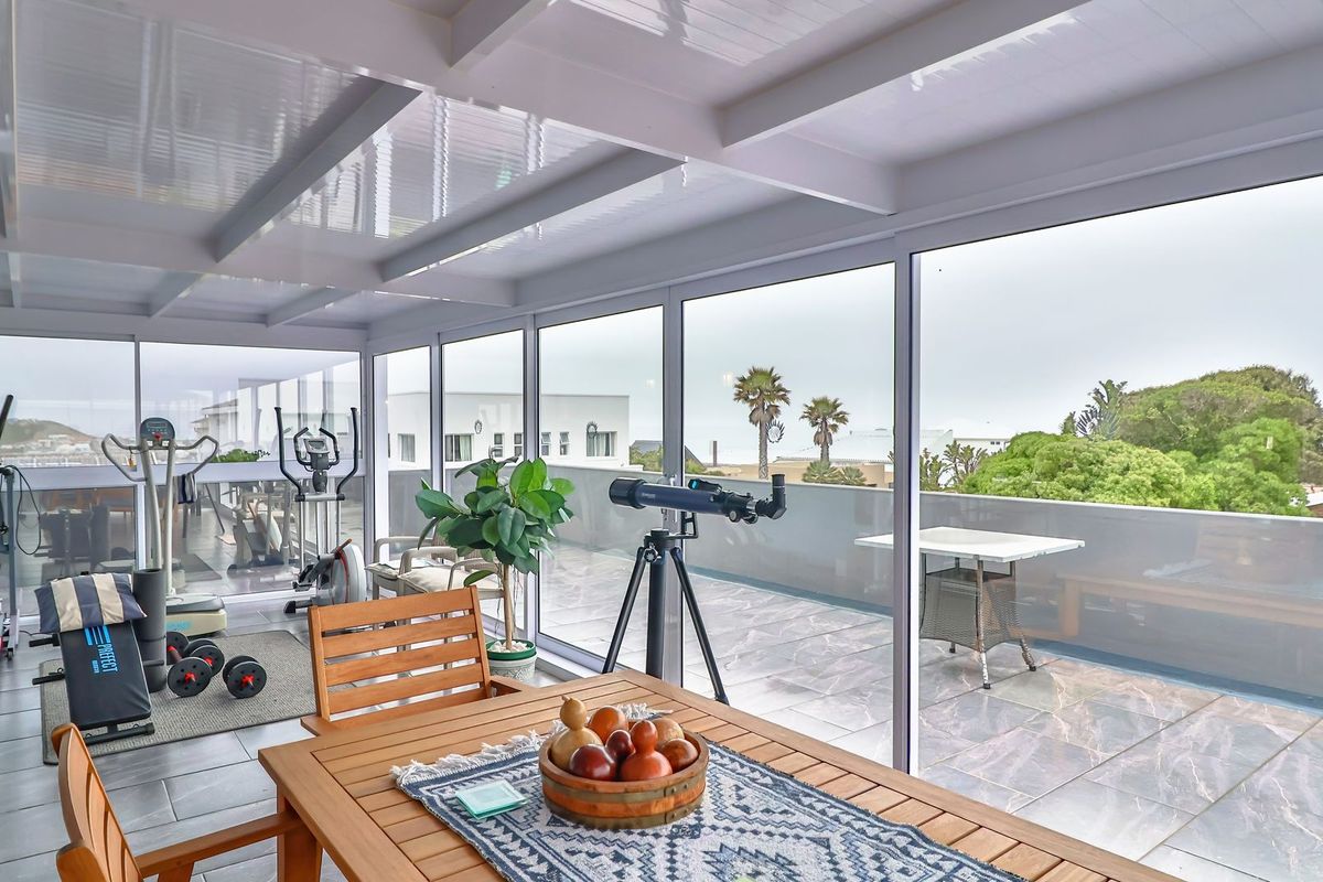 4 Bedroom House for sale in Yzerfontein - Photo 3