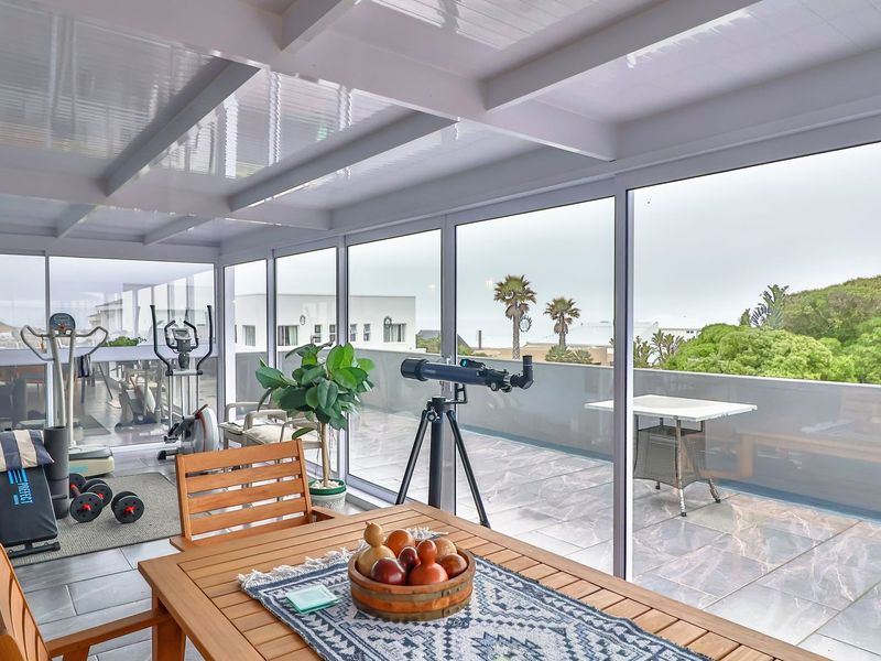 4 Bedroom House for sale in Yzerfontein - Photo 3