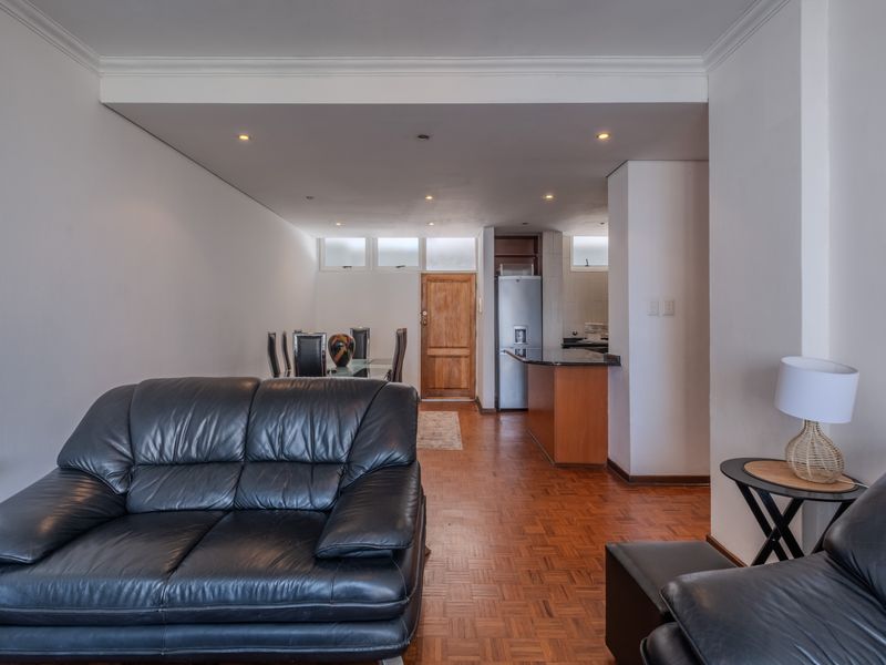 Stylish 2 Bedroom Apartment with Sea Views - Photo 5