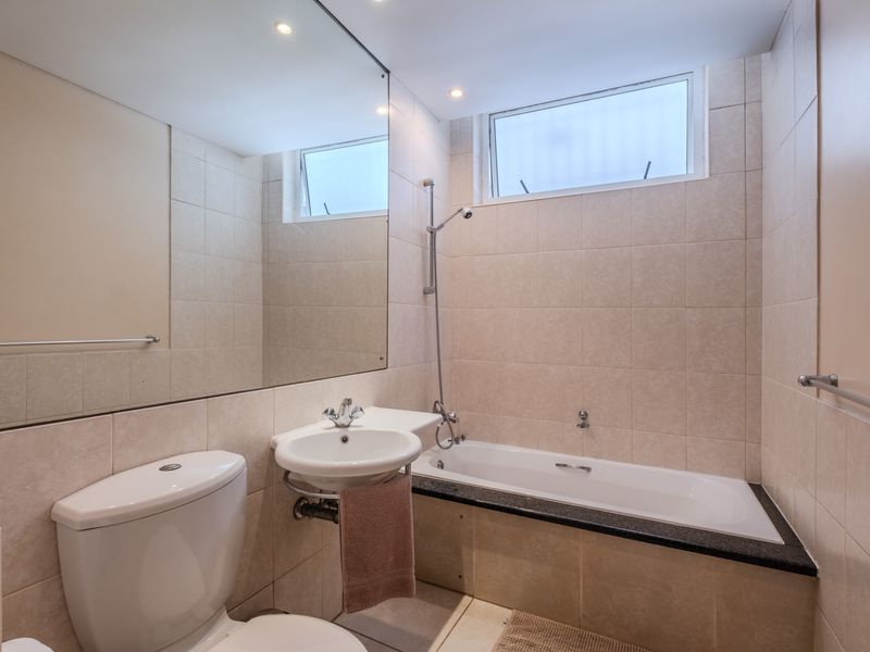 Stylish 2 Bedroom Apartment with Sea Views - Photo 10