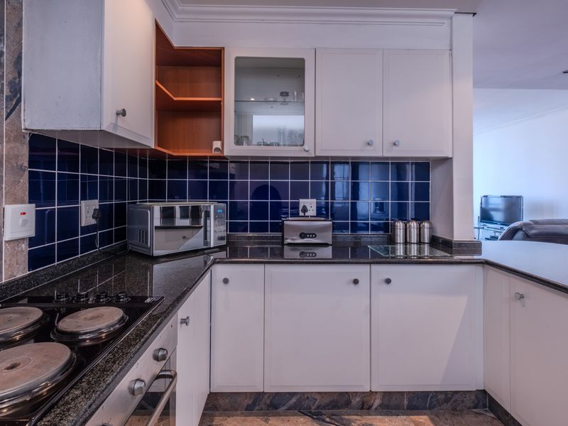 Stylish 2 Bedroom Apartment with Sea Views - Photo 8