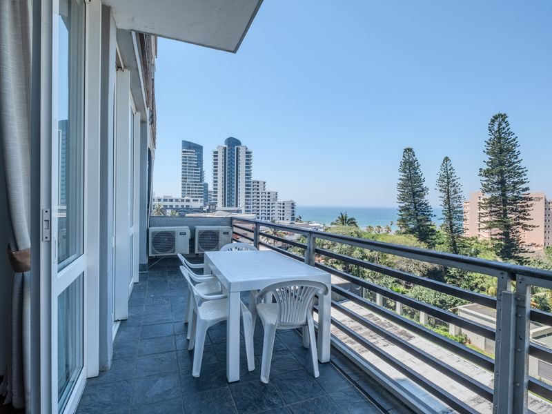 Stylish 2 Bedroom Apartment with Sea Views - Photo 2