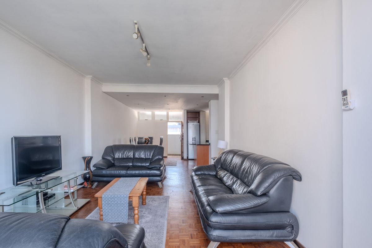 Stylish 2 Bedroom Apartment with Sea Views - Photo 3