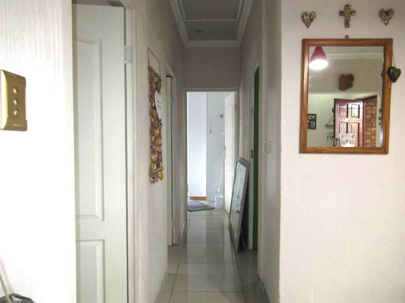 Three Bedroom Townhouse for Sale in Arboretum - Photo 8