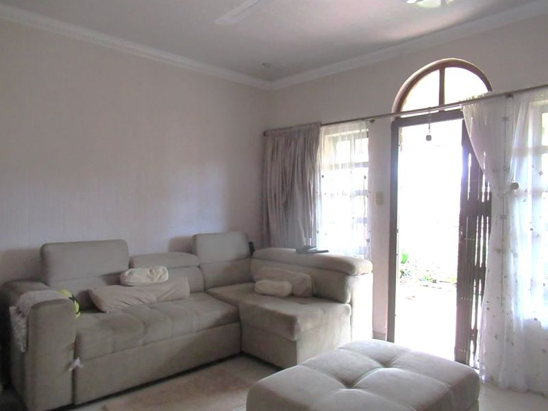 Three Bedroom Townhouse for Sale in Arboretum - Photo 4