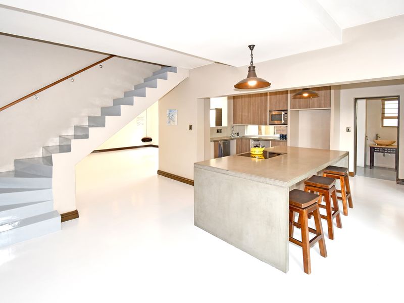 Spacious 3-bedroom home with a flexible bonus room, pool, and multiple entertainment areas. - Photo 6