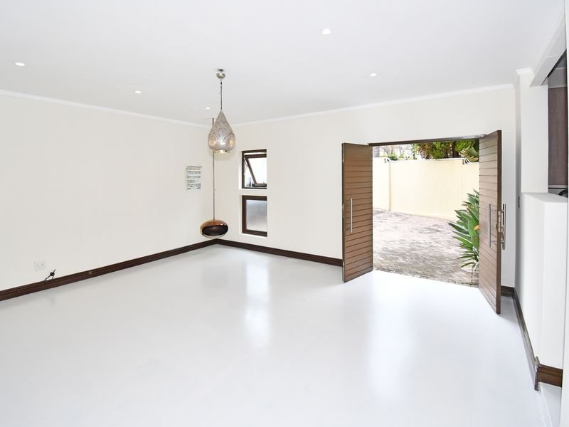 Spacious 3-bedroom home with a flexible bonus room, pool, and multiple entertainment areas. - Photo 4