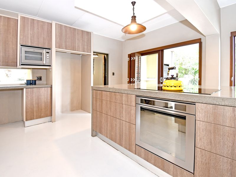 Spacious 3-bedroom home with a flexible bonus room, pool, and multiple entertainment areas. - Photo 9