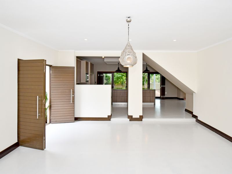 Spacious 3-bedroom home with a flexible bonus room, pool, and multiple entertainment areas. - Photo 3