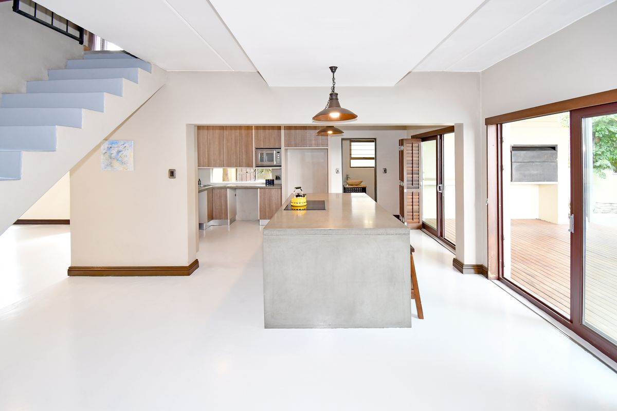 Spacious 3-bedroom home with a flexible bonus room, pool, and multiple entertainment areas. - Photo 5