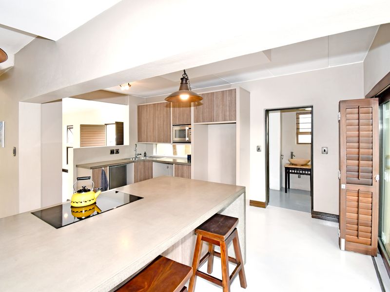 Spacious 3-bedroom home with a flexible bonus room, pool, and multiple entertainment areas. - Photo 7