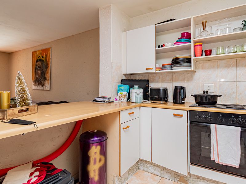 Modern Ground Floor Living – Ideal Lock-Up-and-Go in Central Randburg! - Photo 7