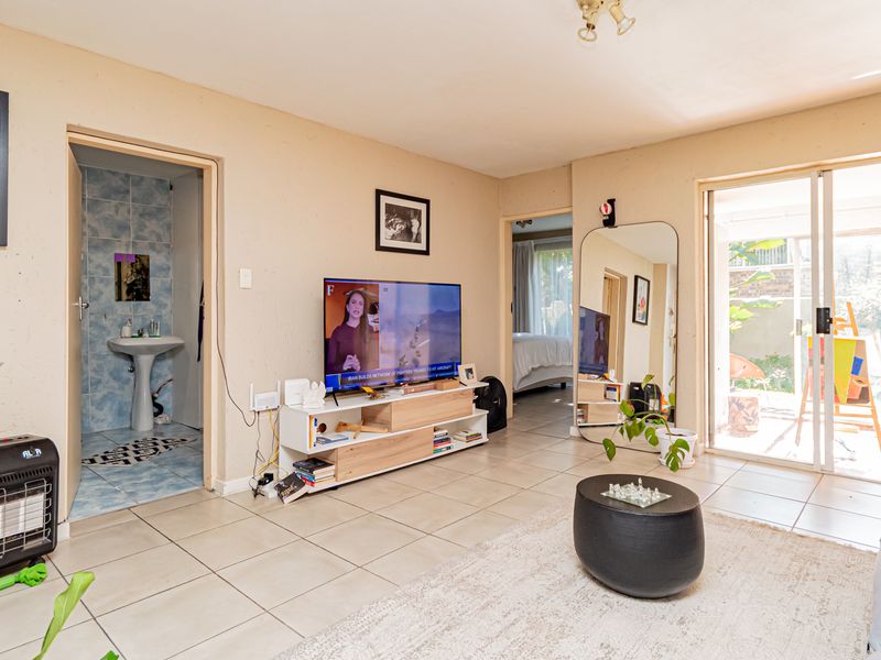 Modern Ground Floor Living – Ideal Lock-Up-and-Go in Central Randburg! - Photo 3