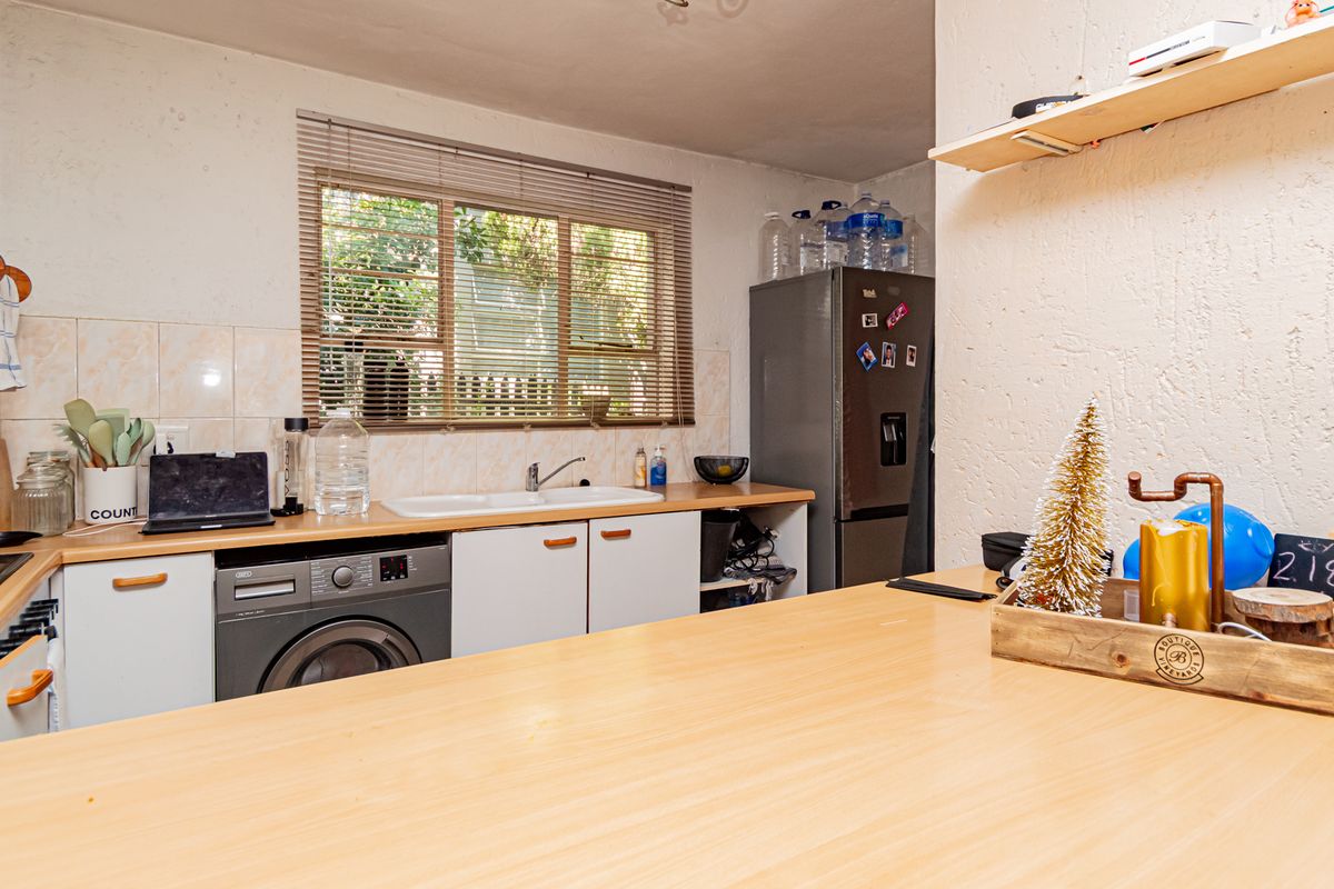 Modern Ground Floor Living – Ideal Lock-Up-and-Go in Central Randburg! - Photo 5