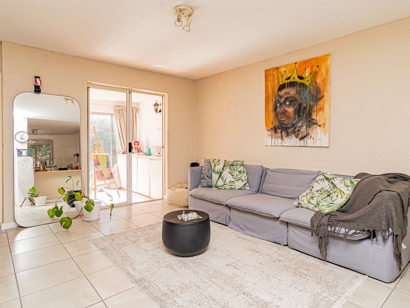 Modern Ground Floor Living – Ideal Lock-Up-and-Go in Central Randburg! - Photo 2