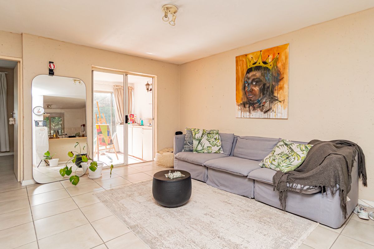 Modern Ground Floor Living – Ideal Lock-Up-and-Go in Central Randburg! - Photo 2