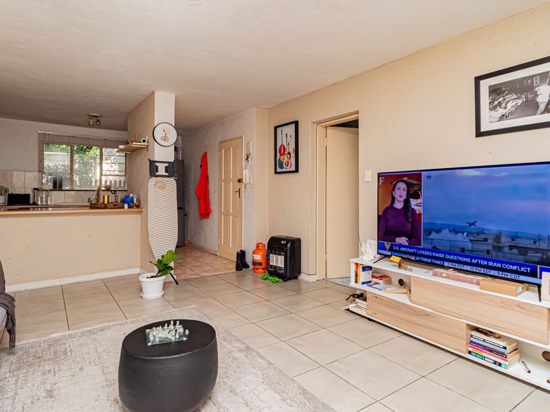 Modern Ground Floor Living – Ideal Lock-Up-and-Go in Central Randburg! - Photo 4