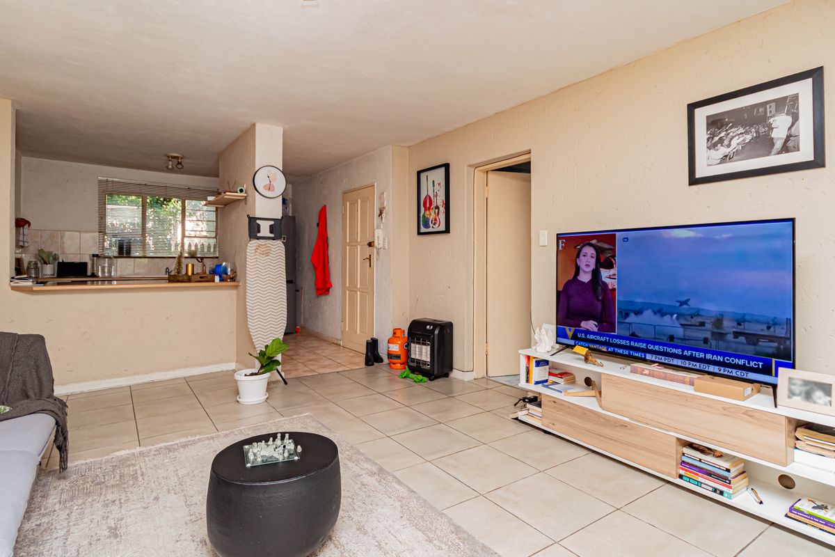Modern Ground Floor Living – Ideal Lock-Up-and-Go in Central Randburg! - Photo 4
