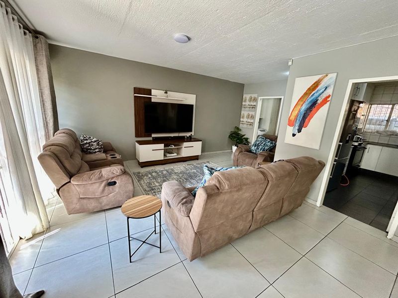 Spacious, Newly Renovated 3-Bedroom Duplex Townhouse in Halfway Gardens, Midrand - Photo 2