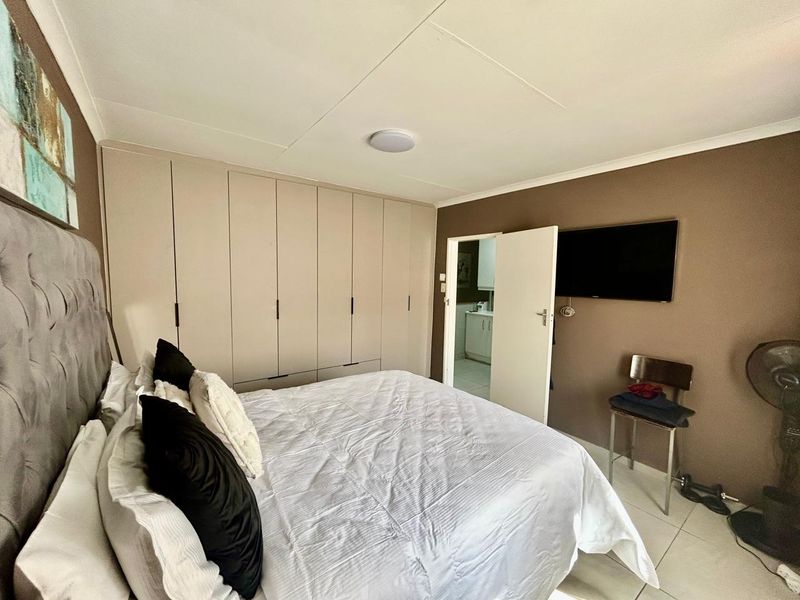 Spacious, Newly Renovated 3-Bedroom Duplex Townhouse in Halfway Gardens, Midrand - Photo 7