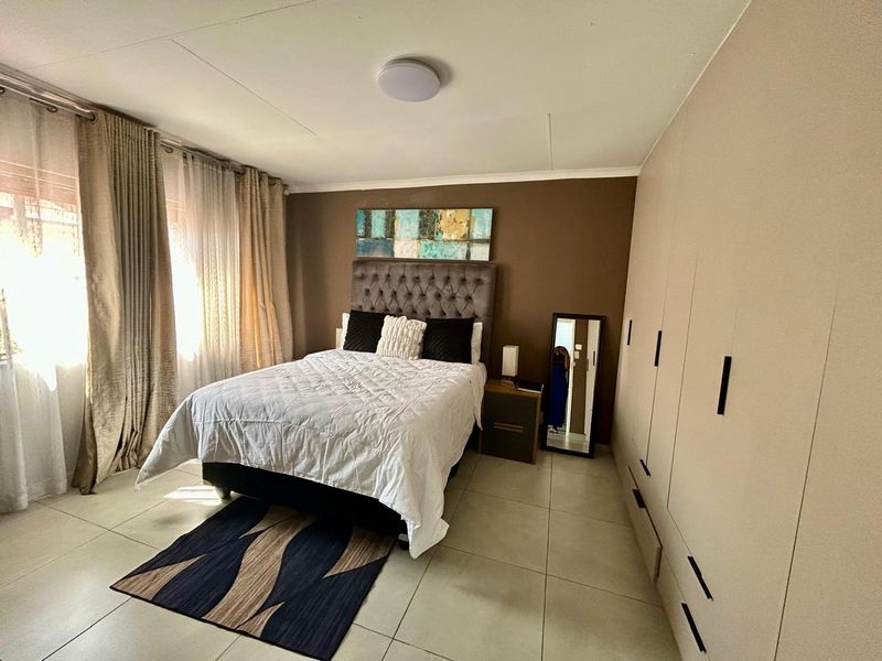 Spacious, Newly Renovated 3-Bedroom Duplex Townhouse in Halfway Gardens, Midrand - Photo 6