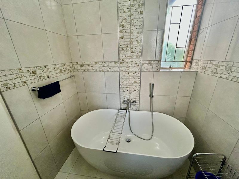 Spacious, Newly Renovated 3-Bedroom Duplex Townhouse in Halfway Gardens, Midrand - Photo 10