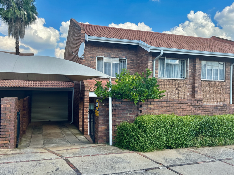 Spacious, Newly Renovated 3-Bedroom Duplex Townhouse in Halfway Gardens, Midrand - Photo 1