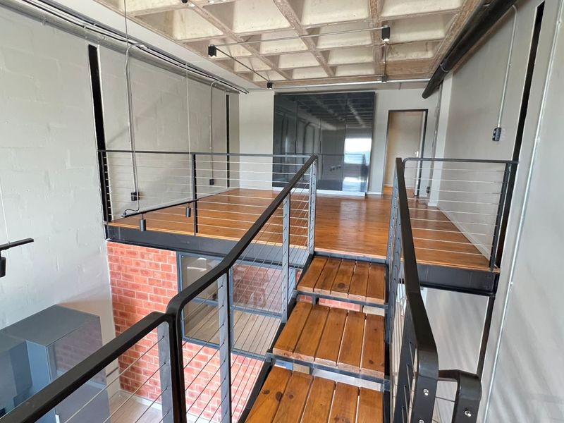 Dynamic Loft Apartment to Rent - Photo 2