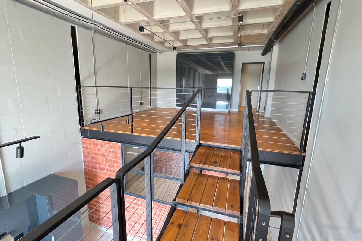 Dynamic Loft Apartment to Rent - Photo 2
