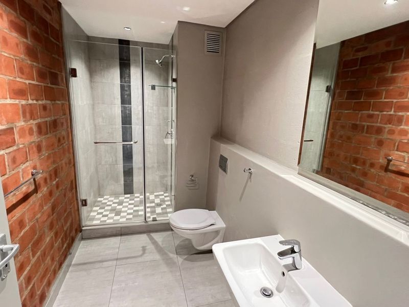 Dynamic Loft Apartment to Rent - Photo 9
